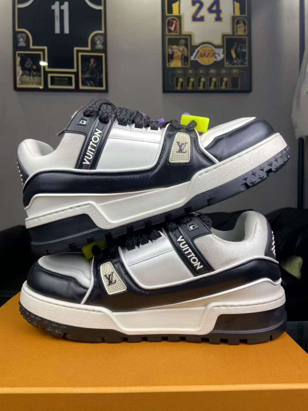 Louis Vuitton Louis Vuitton Training Black Lowtop Sneakers 9.5 Men Size US 9.5 / EU 42-43 - 6 Thumbnail