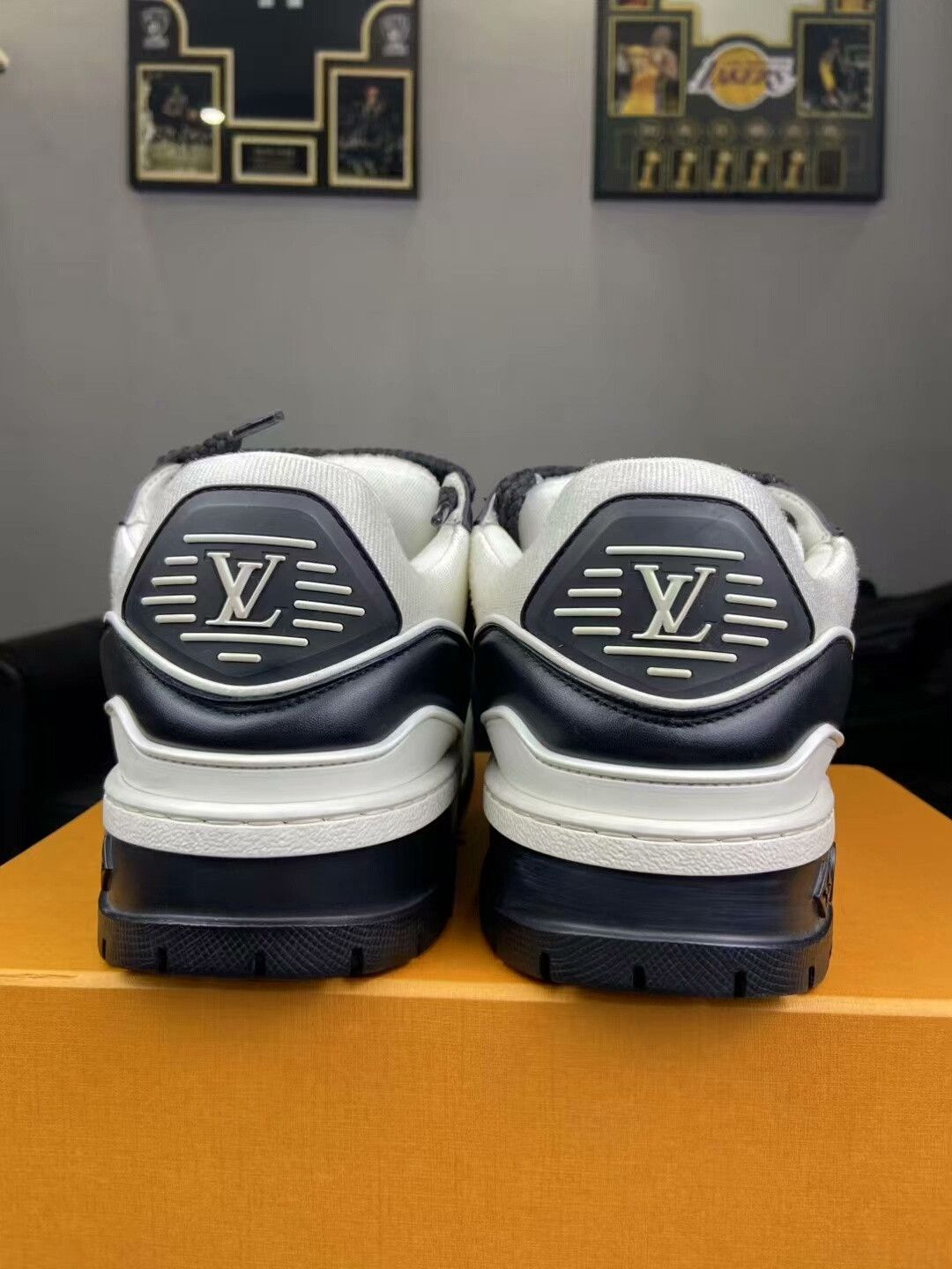 Louis Vuitton Louis Vuitton Training Black Lowtop Sneakers 9.5 Men Size US 9.5 / EU 42-43 - 4 Thumbnail