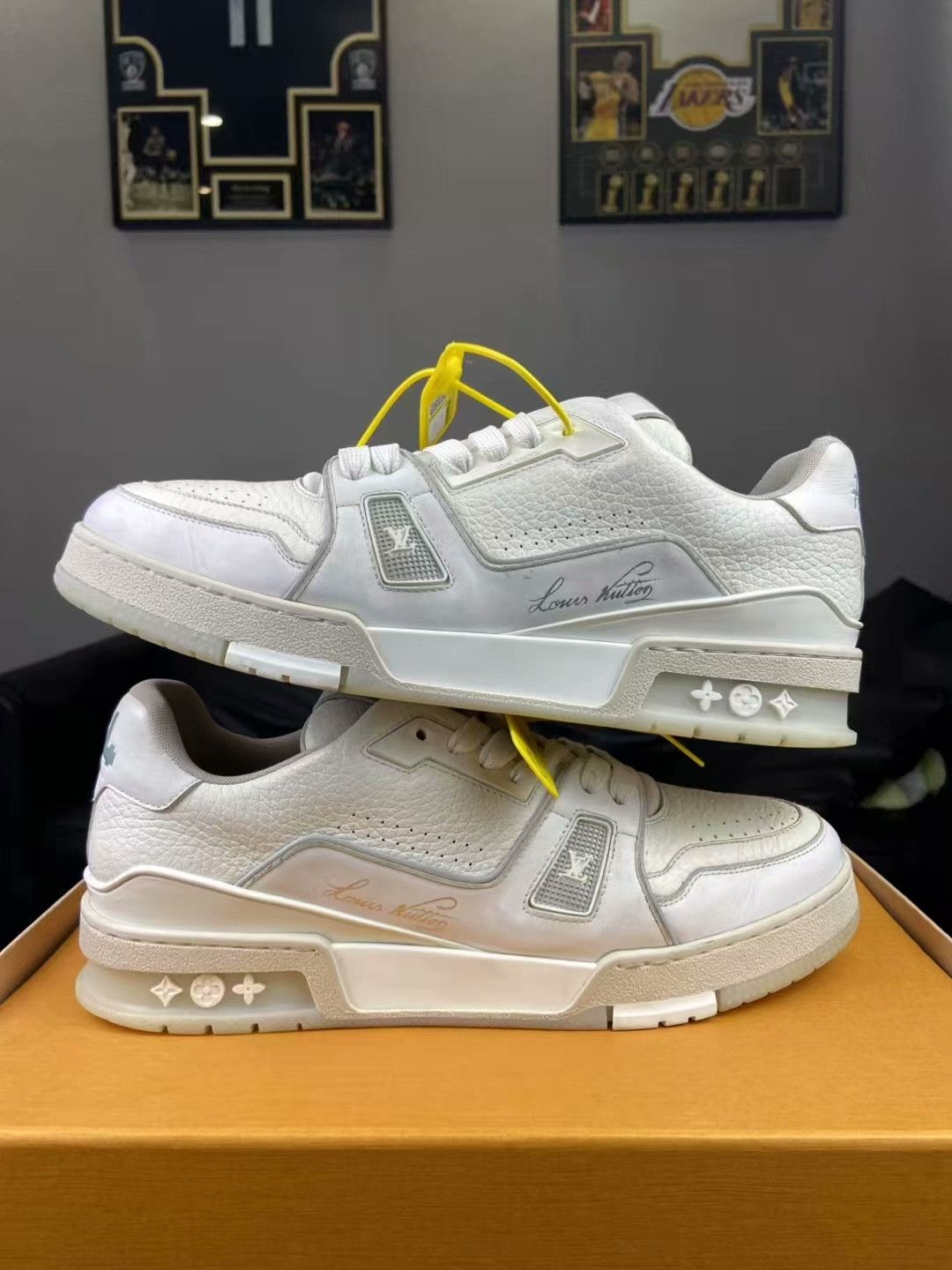 Louis Vuitton Louis Vuitton Training White Lowtop Sneakers 9.5 Men Size US 9.5 / EU 42-43 - 7 Thumbnail