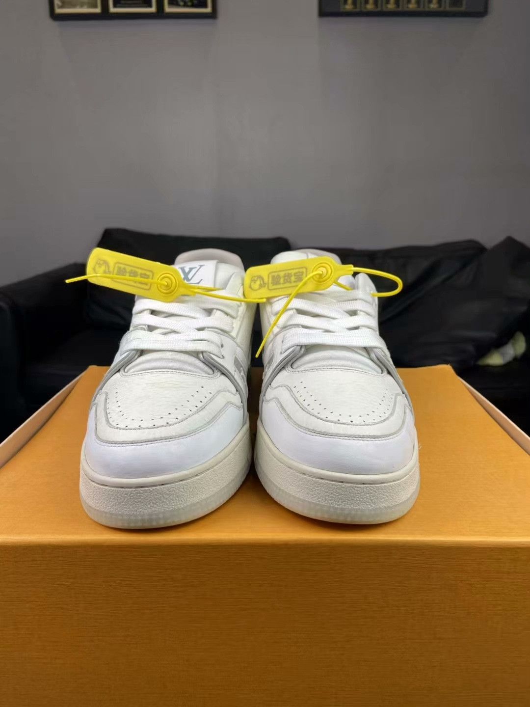 Louis Vuitton Louis Vuitton Training White Lowtop Sneakers 9.5 Men Size US 9.5 / EU 42-43 - 2 Thumbnail