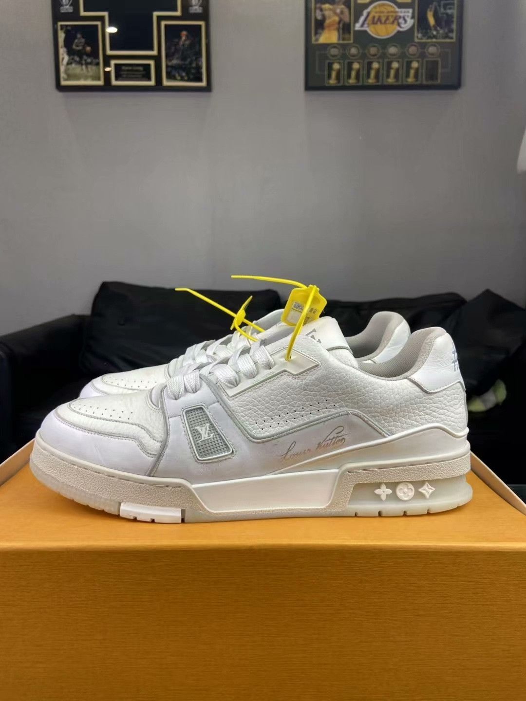 Louis Vuitton Louis Vuitton Training White Lowtop Sneakers 9.5 Men Size US 9.5 / EU 42-43 - 3 Thumbnail