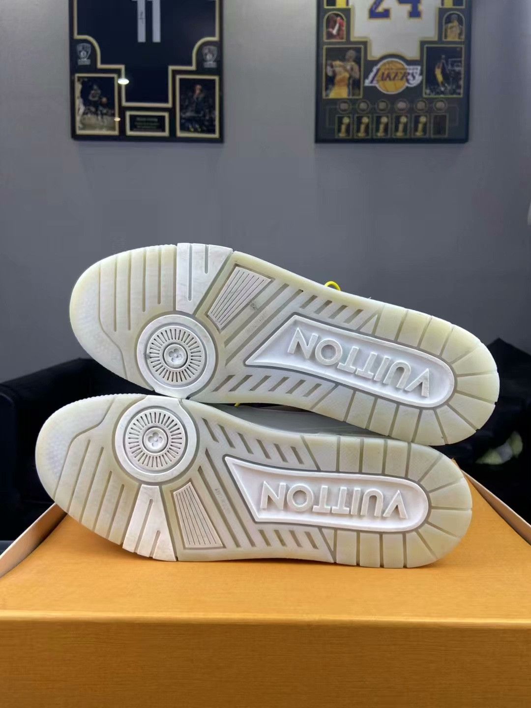 Louis Vuitton Louis Vuitton Training White Lowtop Sneakers 9.5 Men Size US 9.5 / EU 42-43 - 5 Thumbnail