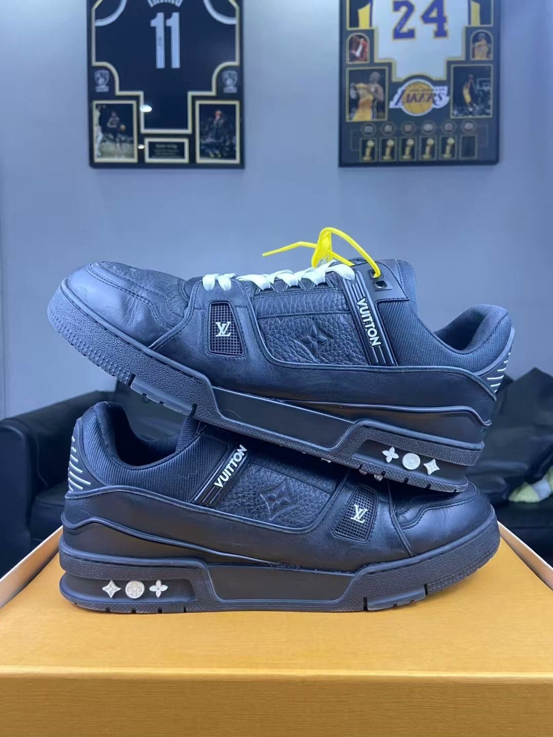 Louis Vuitton Louis Vuitton Training Black Lowtop Sneakers 10 Men Size US 10 / EU 43 - 7 Thumbnail