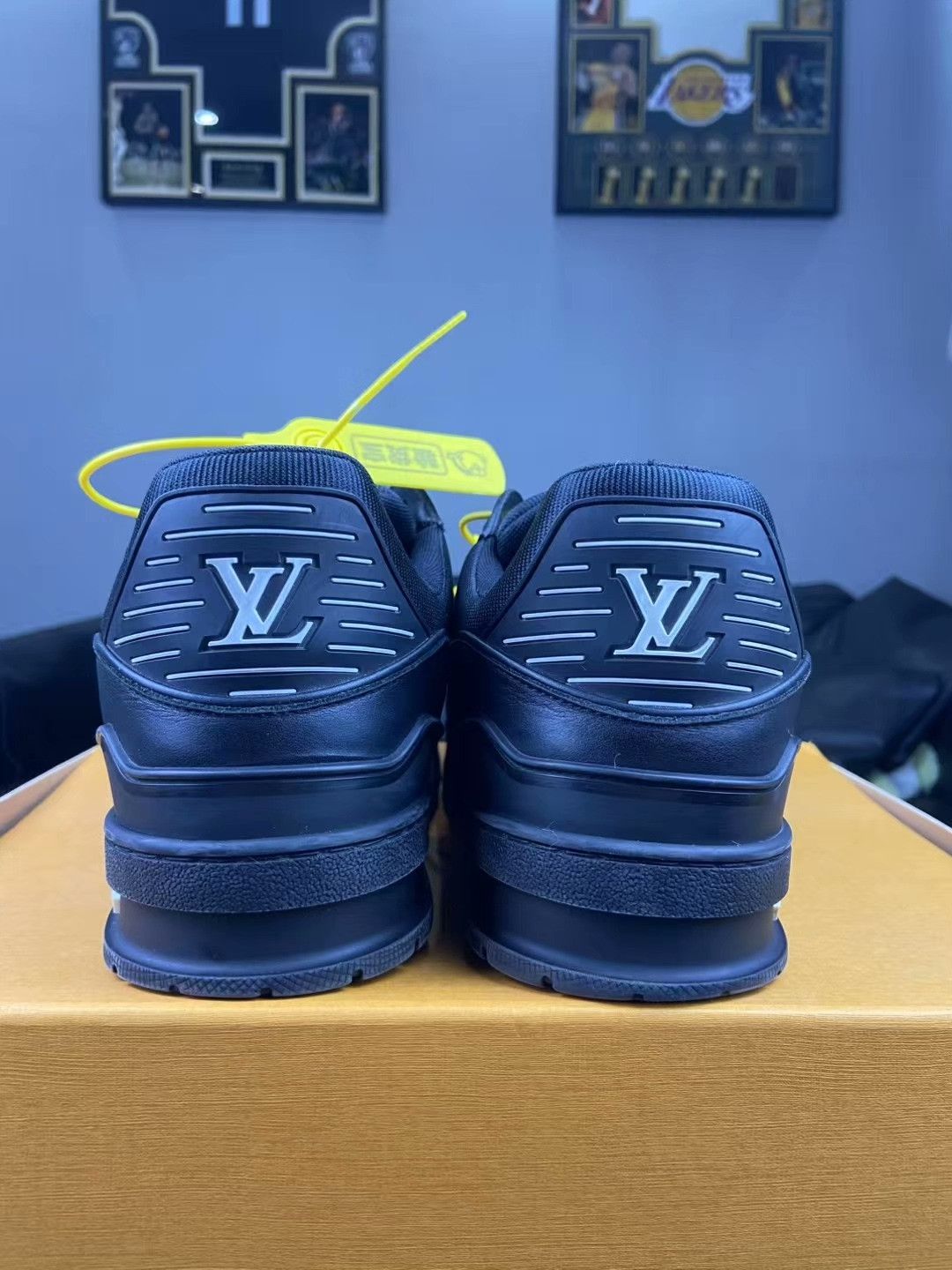 Louis Vuitton Louis Vuitton Training Black Lowtop Sneakers 10 Men Size US 10 / EU 43 - 4 Thumbnail