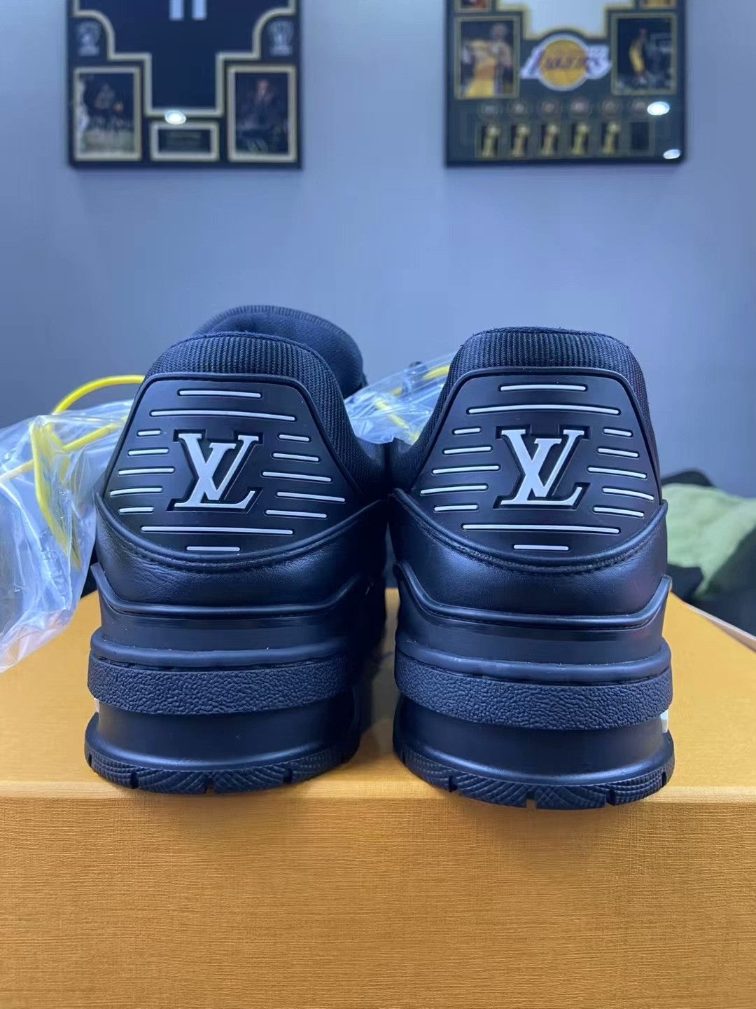 Louis Vuitton Louis Vuitton Training Black Lowtop Sneakers 9.5 Men Size US 9.5 / EU 42-43 - 4 Thumbnail