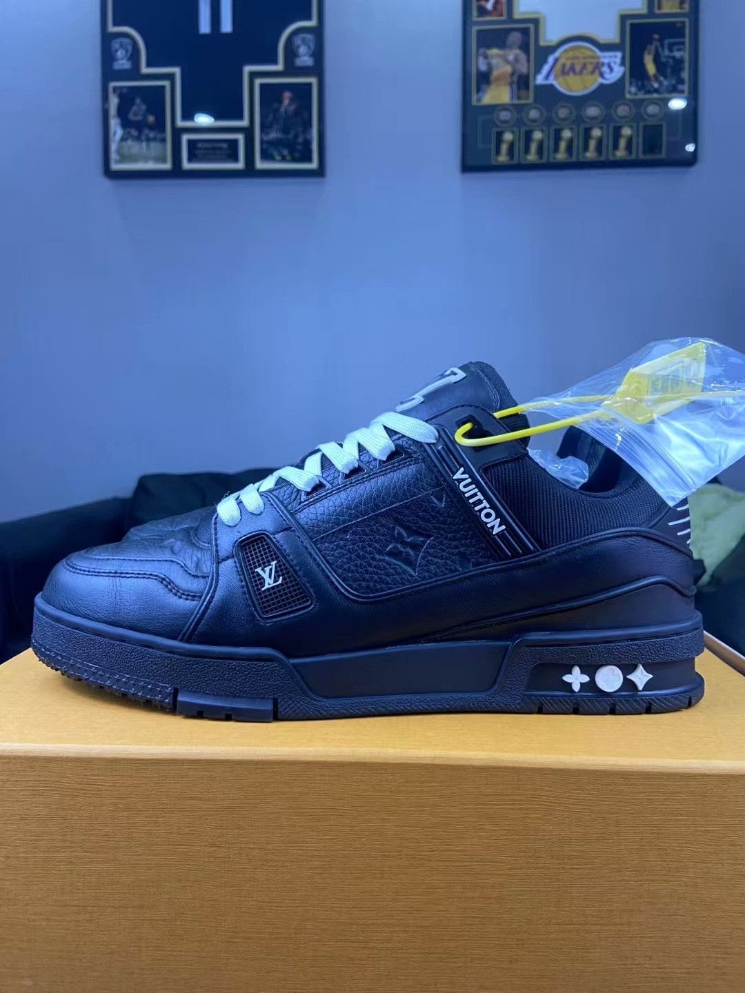 Louis Vuitton Louis Vuitton Training Black Lowtop Sneakers 9.5 Men Size US 9.5 / EU 42-43 - 3 Thumbnail