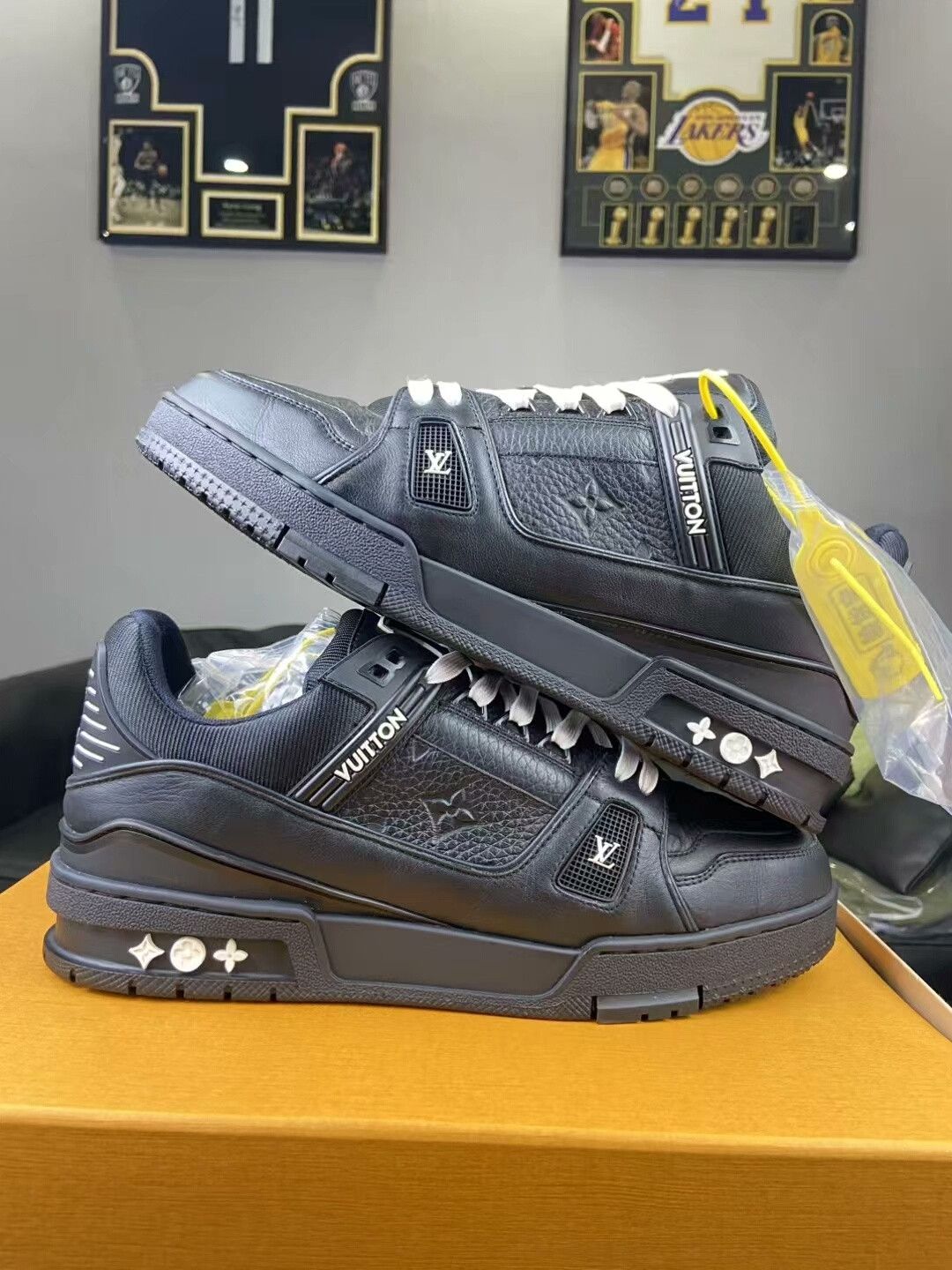 Louis Vuitton Louis Vuitton Training Black Lowtop Sneakers 9.5 Men Size US 9.5 / EU 42-43 - 7 Thumbnail