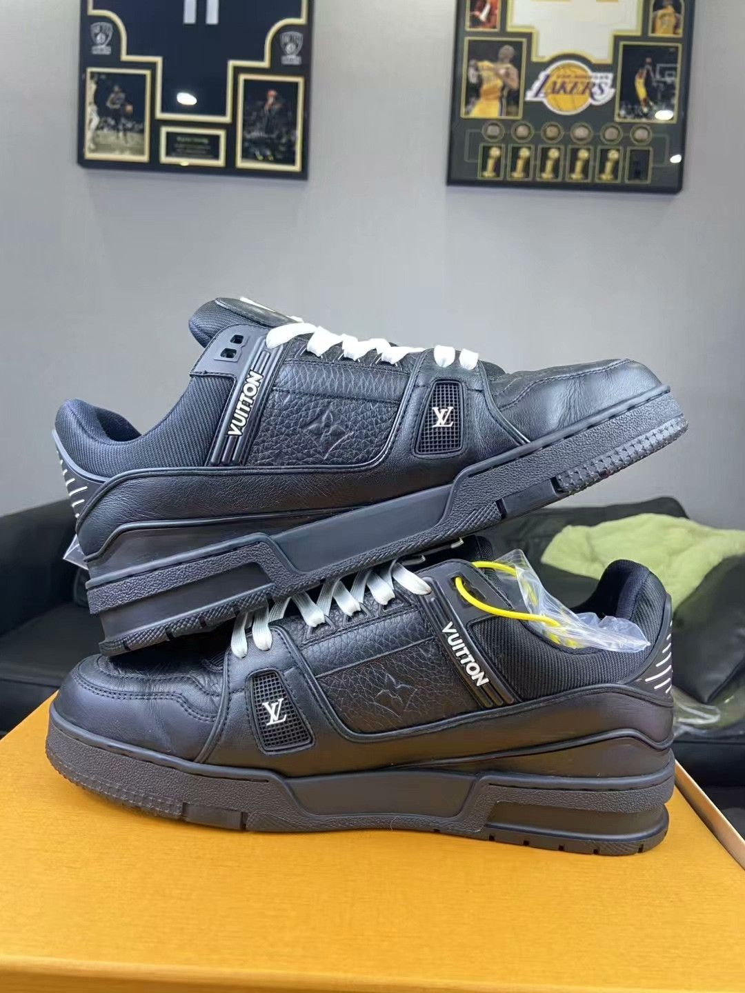 Louis Vuitton Louis Vuitton Training Black Lowtop Sneakers 9.5 Men Size US 9.5 / EU 42-43 - 6 Thumbnail