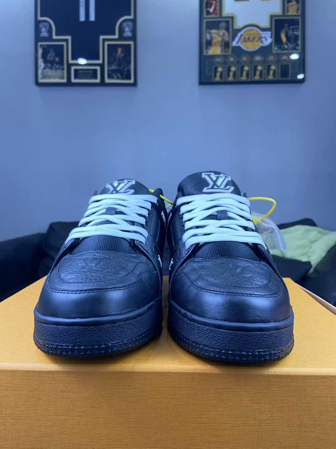 Louis Vuitton Louis Vuitton Training Black Lowtop Sneakers 9.5 Men Size US 9.5 / EU 42-43 - 2 Thumbnail