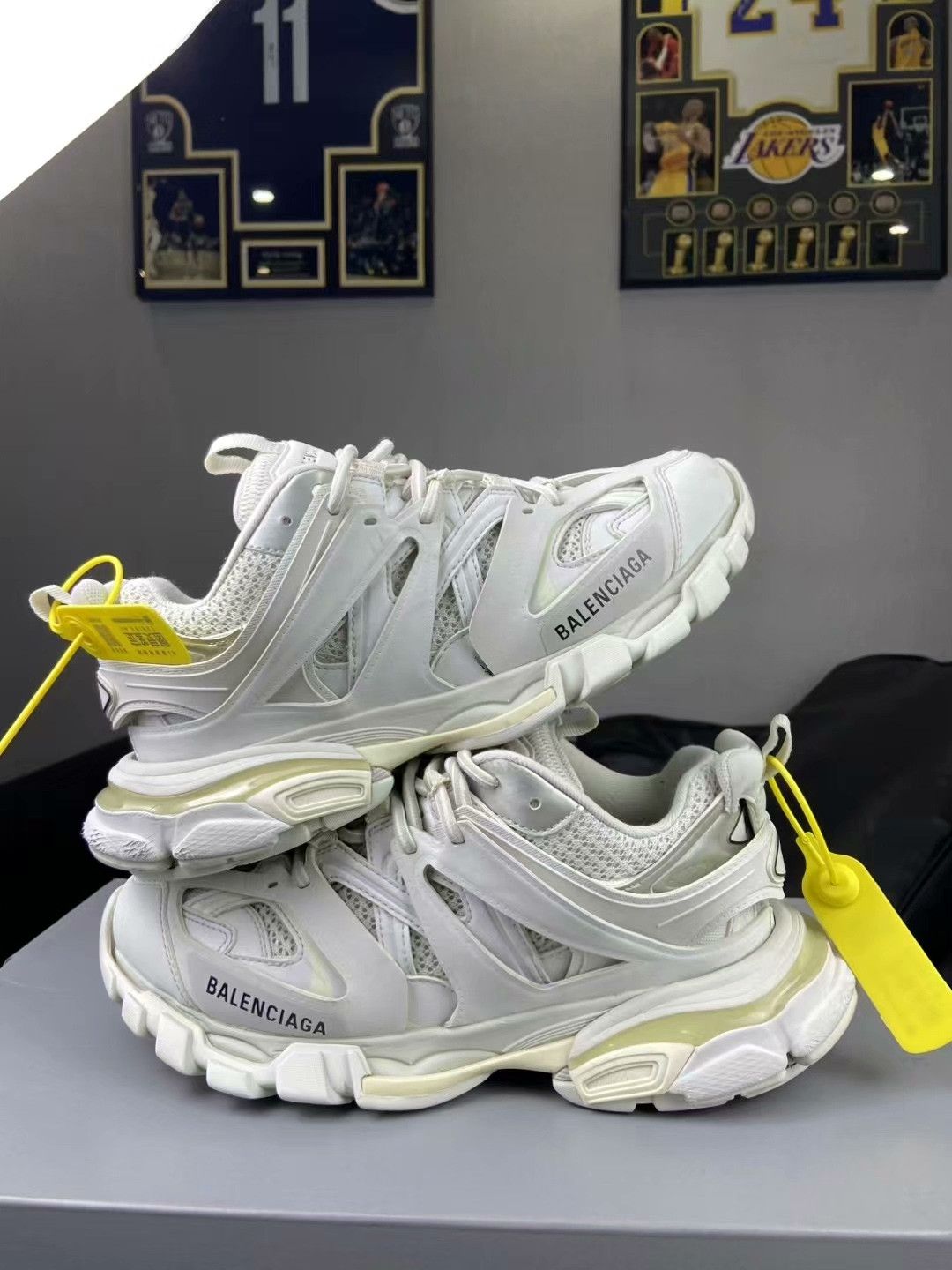 Balenciaga Balenciaga White Lowtop Sneakers 6.5 Men Size US 6.5 / EU 39-40 - 7 Thumbnail