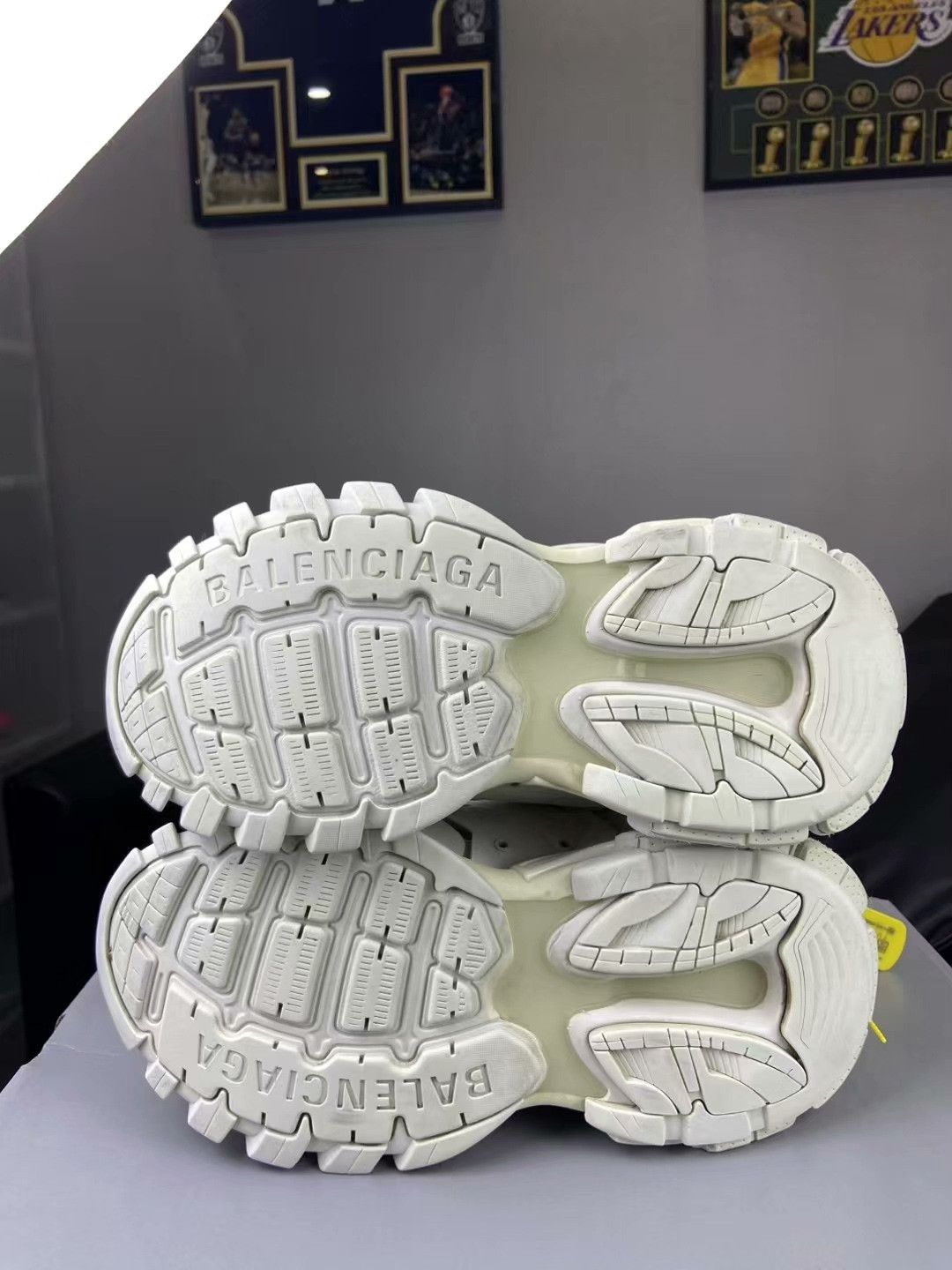 Balenciaga Balenciaga White Lowtop Sneakers 6.5 Men Size US 6.5 / EU 39-40 - 4 Thumbnail