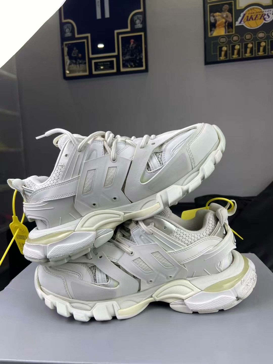 Balenciaga Balenciaga White Lowtop Sneakers 6.5 Men Size US 6.5 / EU 39-40 - 6 Thumbnail