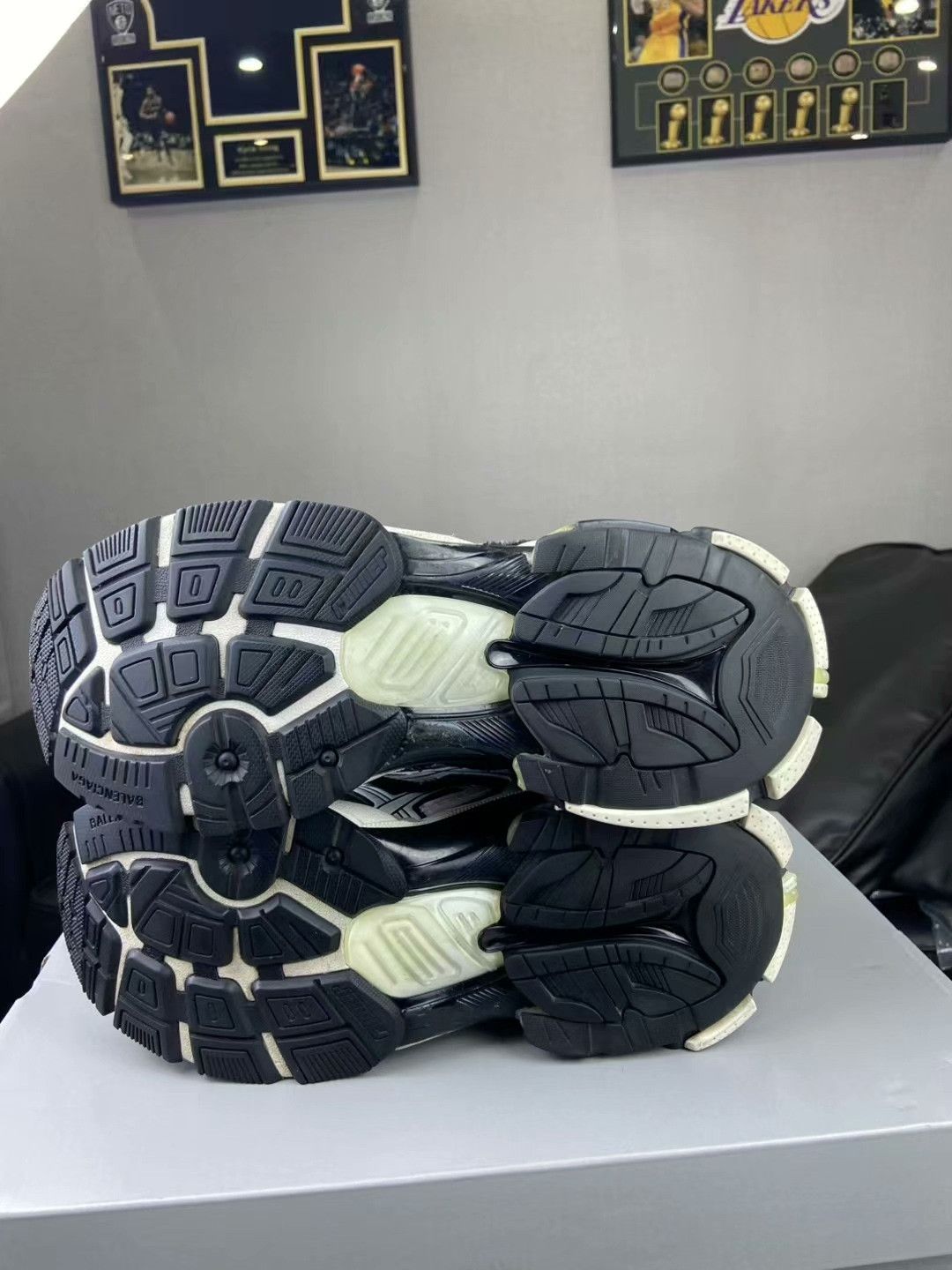 Balenciaga Balenciaga Running Black Lowtop Sneakers 7.5 Men Size US 7.5 / EU 40-41 - 5 Thumbnail