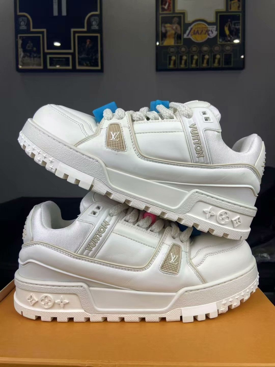Louis Vuitton Louis Vuitton White Lowtop Sneakers 10.5 Men Size US 10.5 / EU 43-44 - 7 Thumbnail