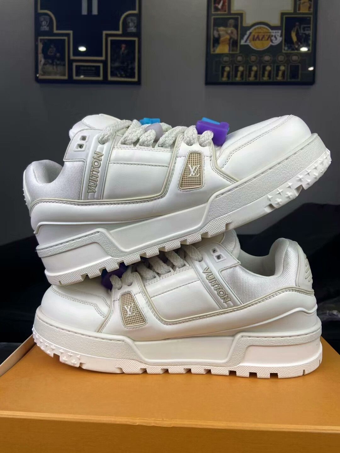 Louis Vuitton Louis Vuitton White Lowtop Sneakers 10.5 Men Size US 10.5 / EU 43-44 - 6 Thumbnail