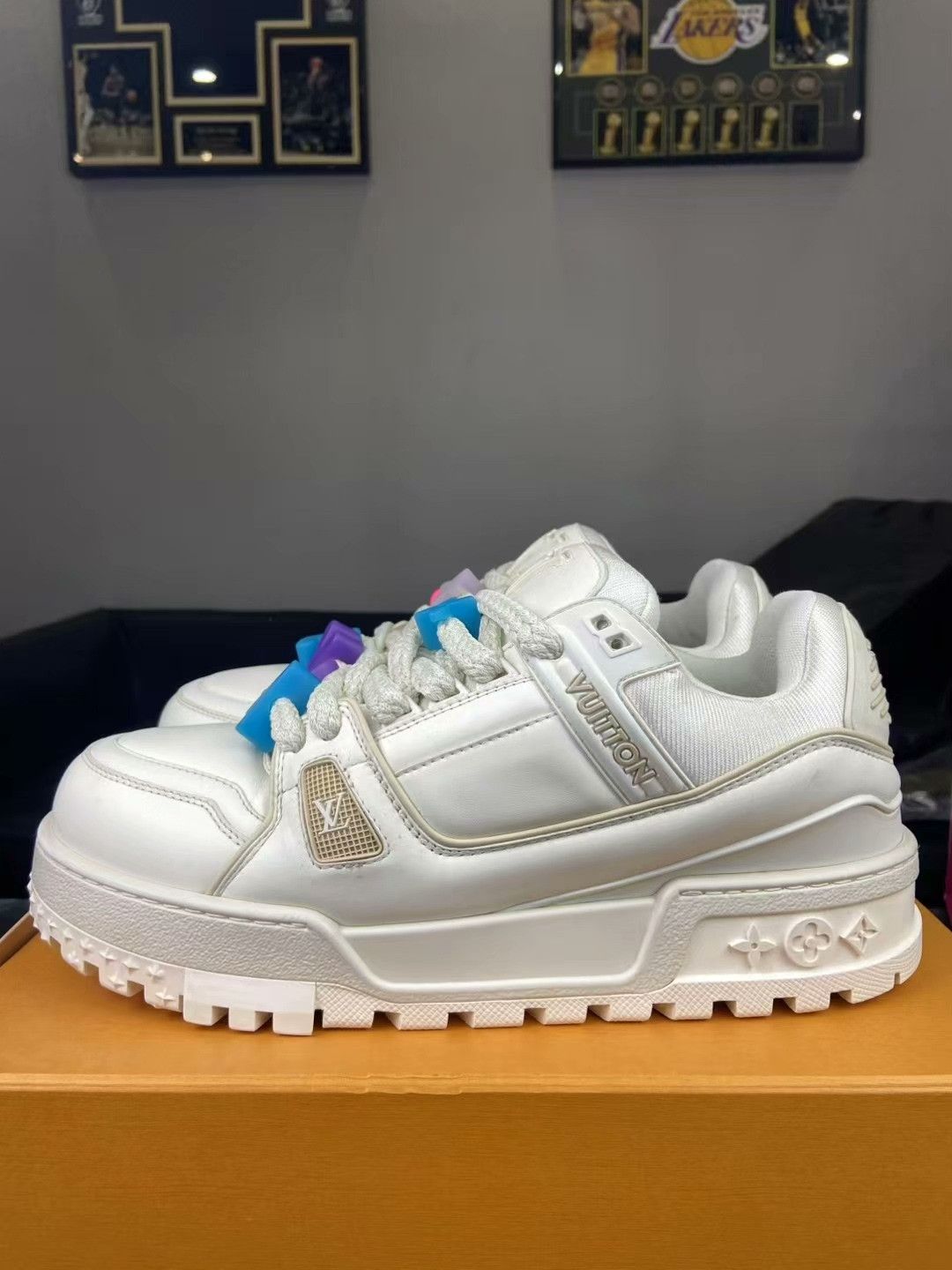 Louis Vuitton Louis Vuitton White Lowtop Sneakers 10.5 Men Size US 10.5 / EU 43-44 - 3 Thumbnail