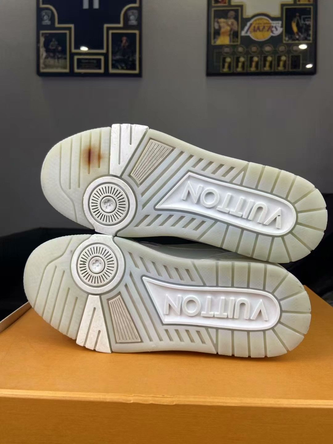 Louis Vuitton Louis Vuitton Training White Lowtop Sneakers us_6 Women Size US 6 / IT 36 - 5 Thumbnail