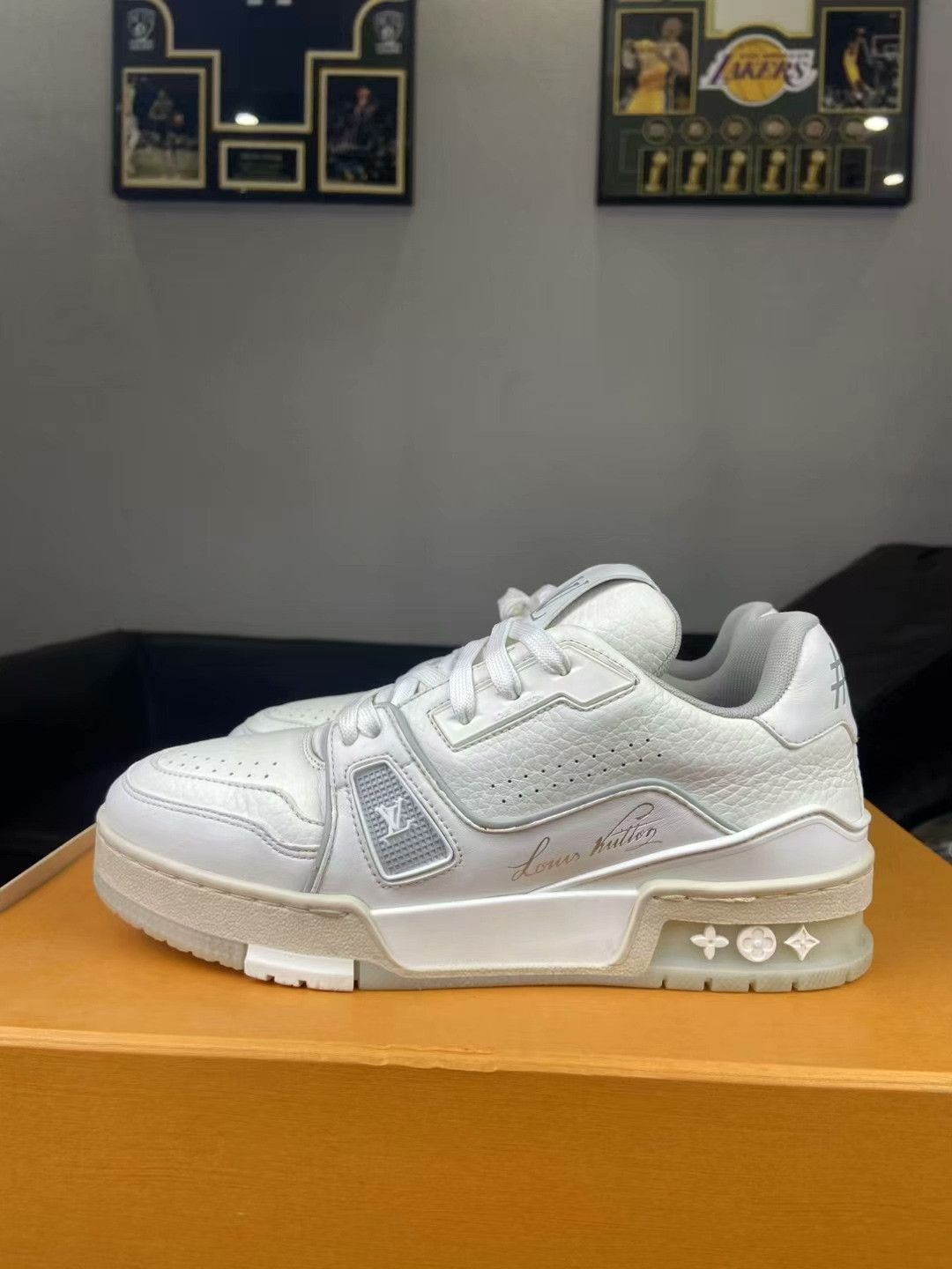 Louis Vuitton Louis Vuitton Training White Lowtop Sneakers us_6 Women Size US 6 / IT 36 - 3 Thumbnail
