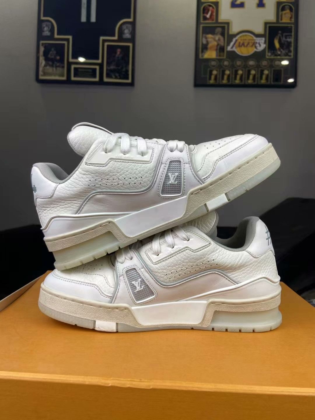 Louis Vuitton Louis Vuitton Training White Lowtop Sneakers us_6 Women Size US 6 / IT 36 - 6 Thumbnail