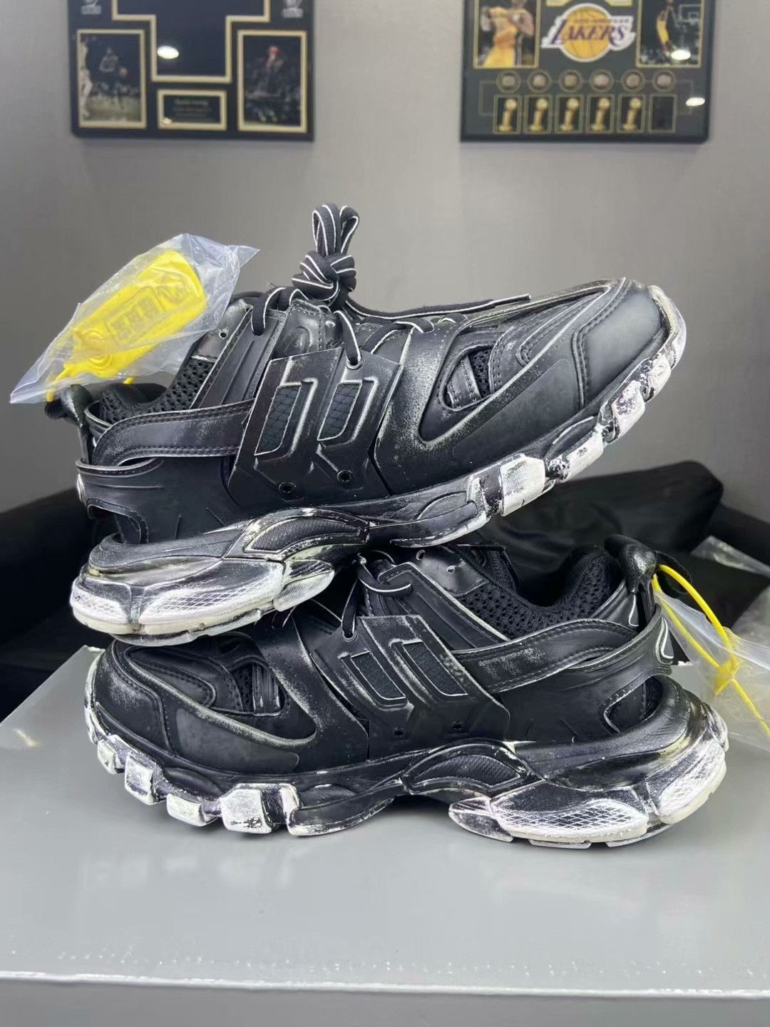 Balenciaga Balenciaga Distressed Black Lowtop Sneakers us_8-5 Women Size US 8.5 / IT 38.5 - 7 Thumbnail