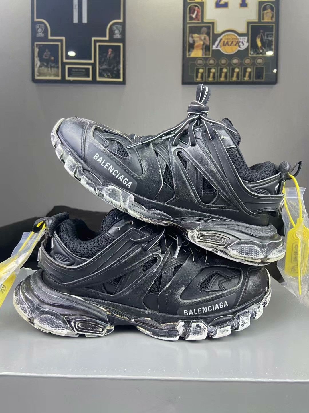Balenciaga Balenciaga Distressed Black Lowtop Sneakers us_8-5 Women Size US 8.5 / IT 38.5 - 6 Thumbnail