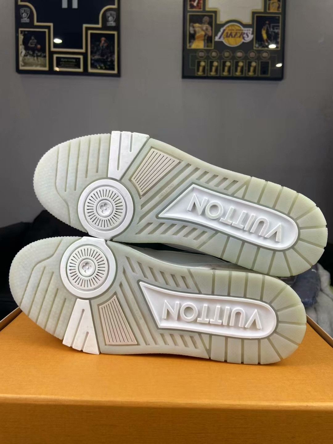 Louis Vuitton Louis Vuitton Training White Lowtop Sneakers 9 Men Size US 9 / EU 42 - 5 Thumbnail