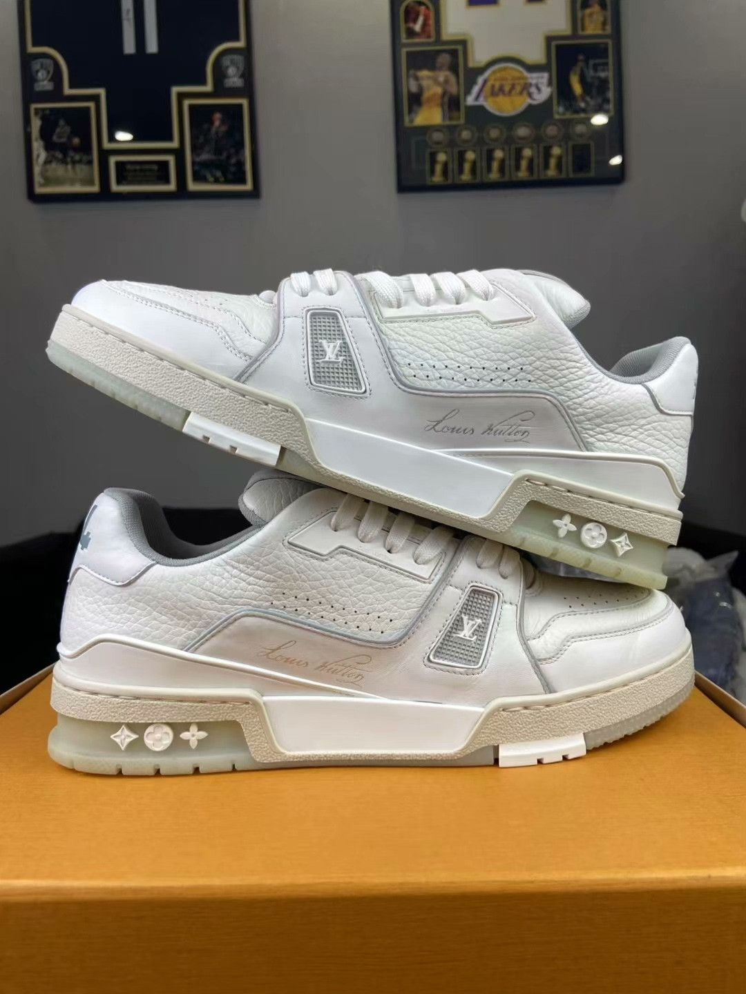 Louis Vuitton Louis Vuitton Training White Lowtop Sneakers 9 Men Size US 9 / EU 42 - 7 Thumbnail