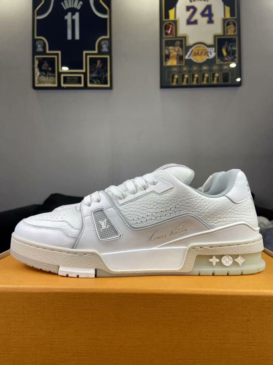 Louis Vuitton Louis Vuitton Training White Lowtop Sneakers 9 Men Size US 9 / EU 42 - 3 Thumbnail