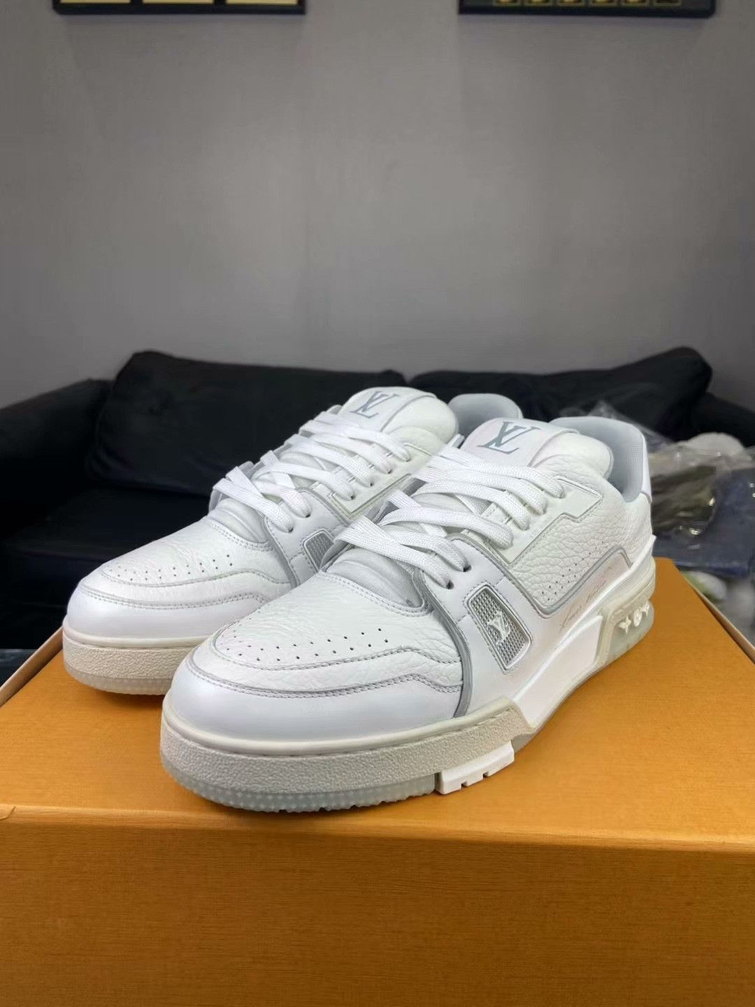 Louis Vuitton Louis Vuitton Training White Lowtop Sneakers 9 Men Size US 9 / EU 42 - 2 Thumbnail