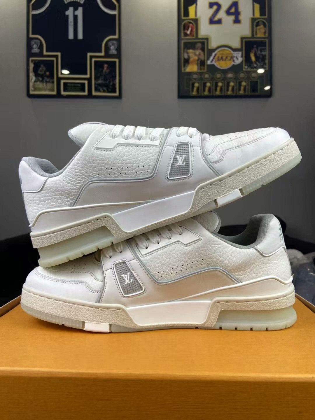 Louis Vuitton Louis Vuitton Training White Lowtop Sneakers 9 Men Size US 9 / EU 42 - 6 Thumbnail