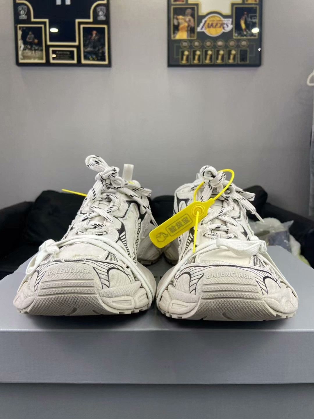 Balenciaga Balenciaga White Lowtop Sneakers 10.5 Men Size US 10.5 / EU 43-44 - 3 Thumbnail