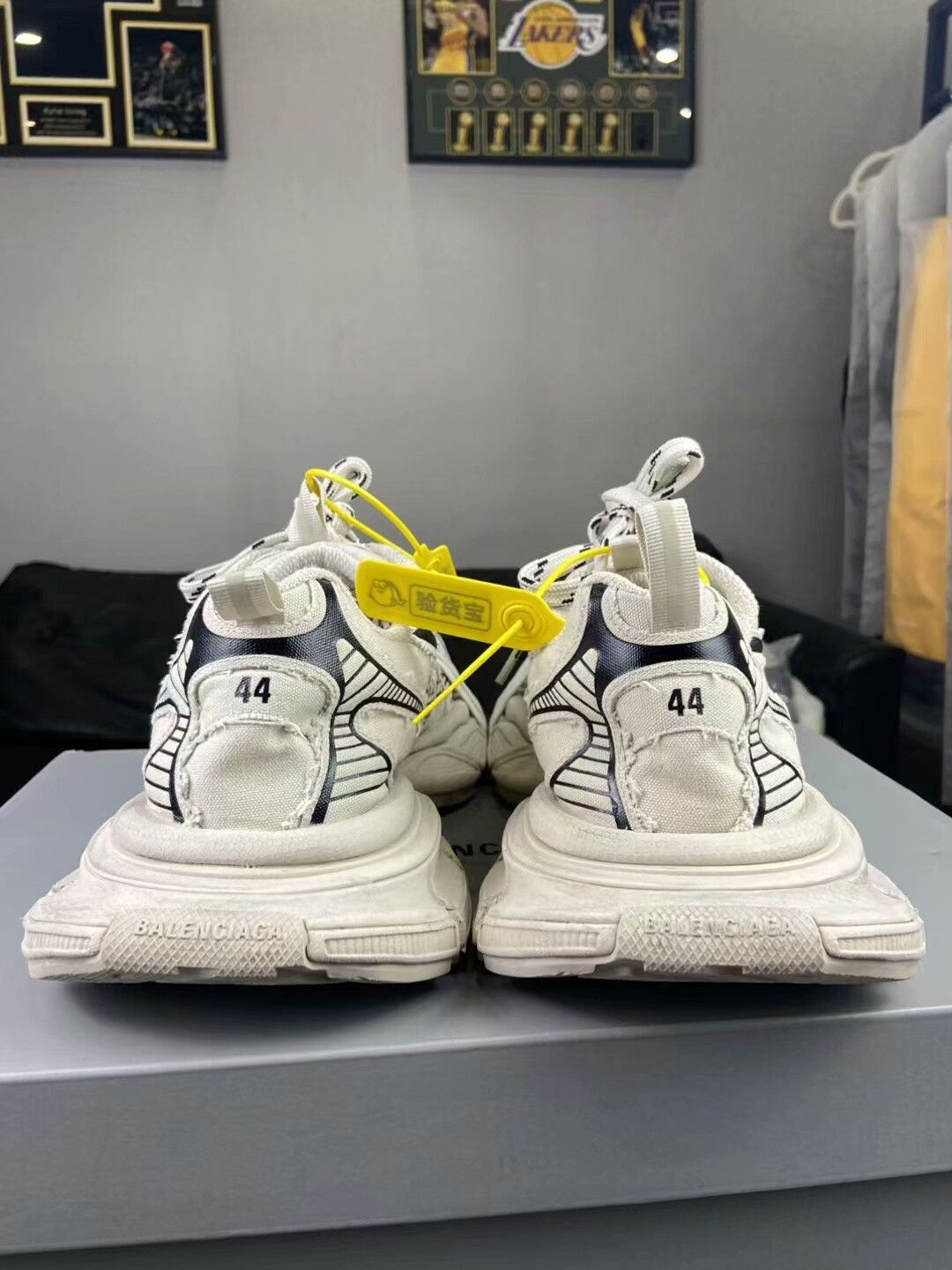 Balenciaga Balenciaga White Lowtop Sneakers 10.5 Men Size US 10.5 / EU 43-44 - 5 Thumbnail