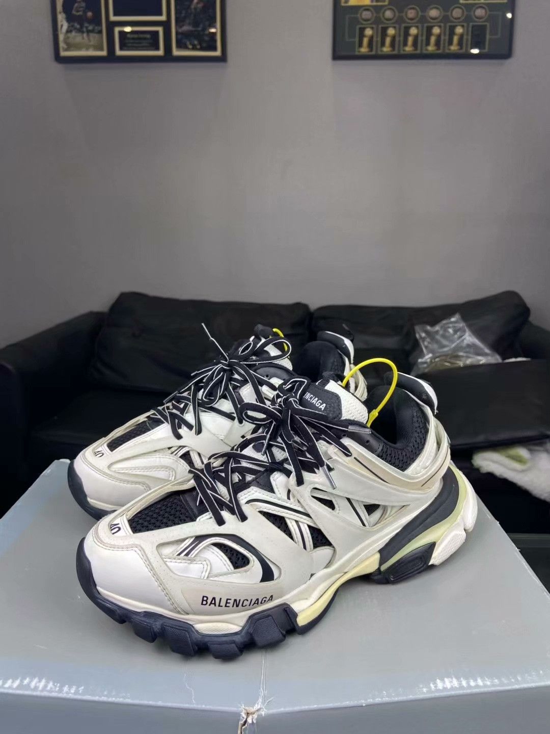 Balenciaga Balenciaga White Lowtop Sneakers 7.5 Men Size US 7.5 / EU 40-41 - 2 Thumbnail