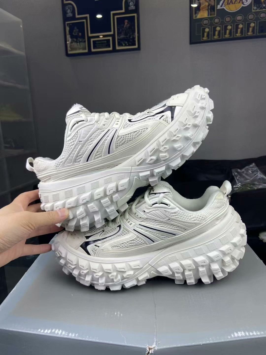 Balenciaga Balenciaga White Lowtop Sneakers 8.5 Men Size US 8.5 / EU 41-42 - 7 Thumbnail