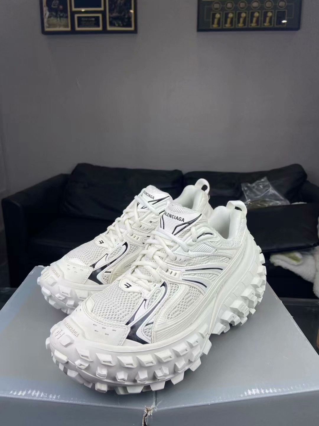 Balenciaga Balenciaga White Lowtop Sneakers 8.5 Men Size US 8.5 / EU 41-42 - 2 Thumbnail
