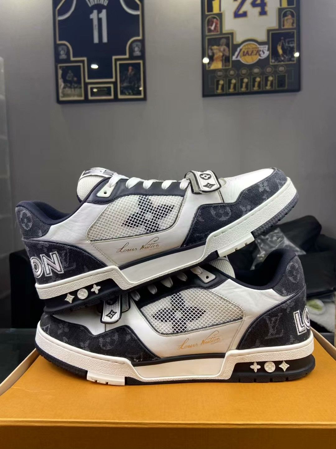 Louis Vuitton Louis Vuitton Training Black Lowtop Sneakers 11.5 Men Size US 11.5 / EU 44-45 - 7 Thumbnail