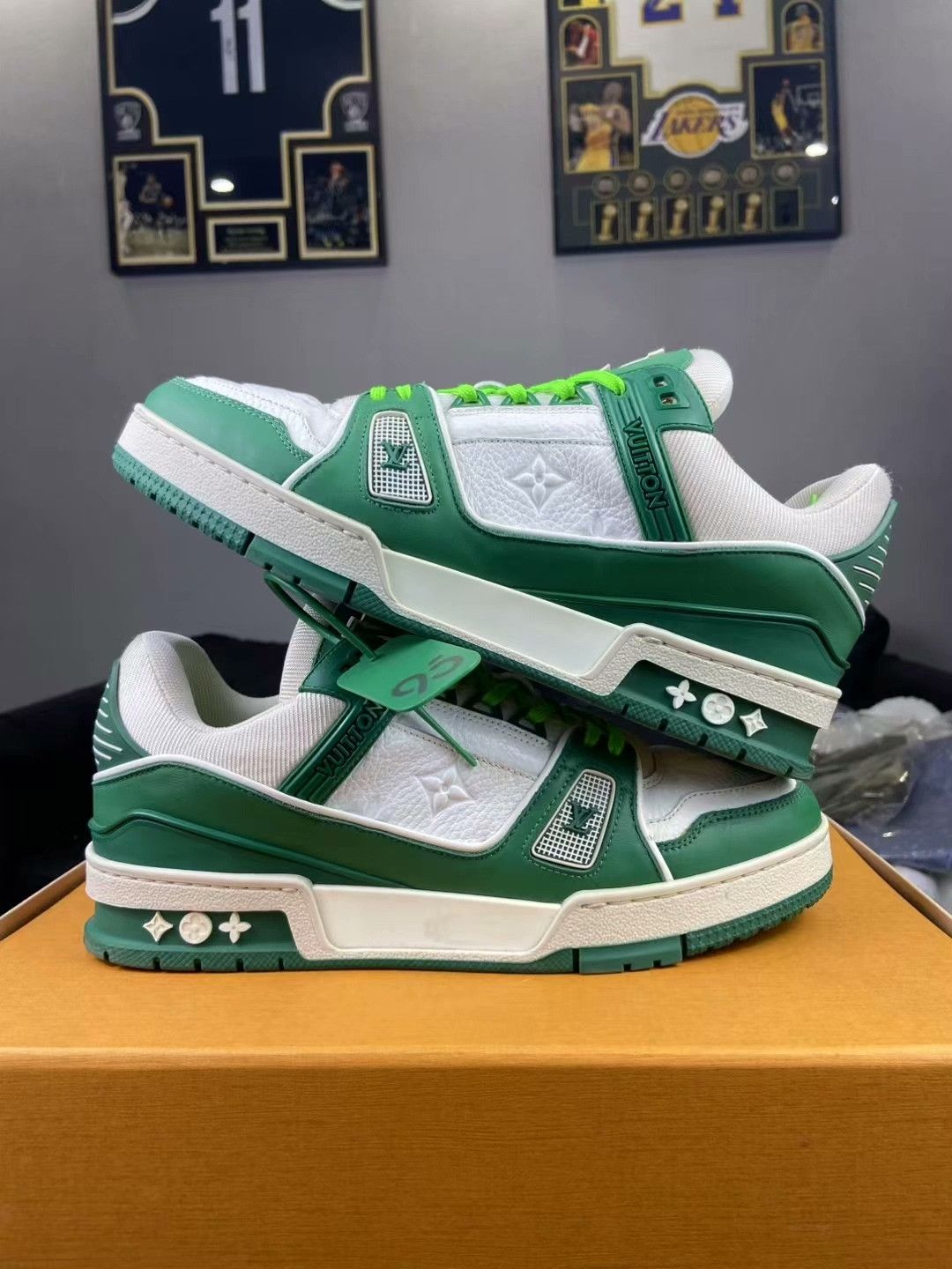 Louis Vuitton Louis Vuitton Training Green Lowtop Sneakers 8 Men Size US 8 / EU 41 - 7 Thumbnail