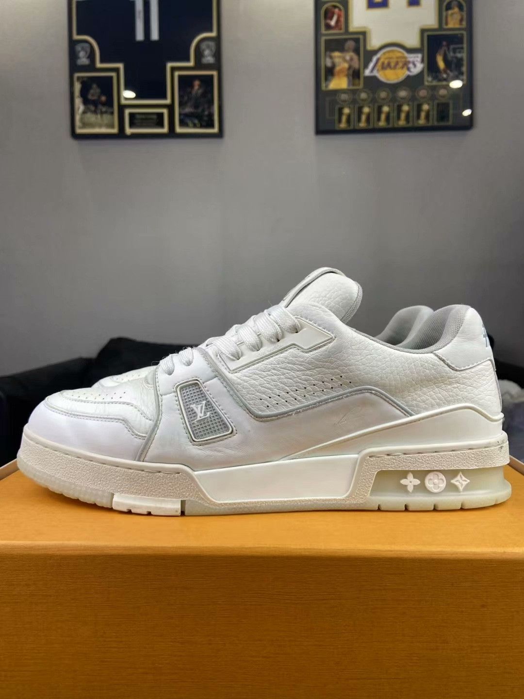 Louis Vuitton Louis Vuitton Training White Lowtop Sneakers 9.5 Men Size US 9.5 / EU 42-43 - 3 Thumbnail
