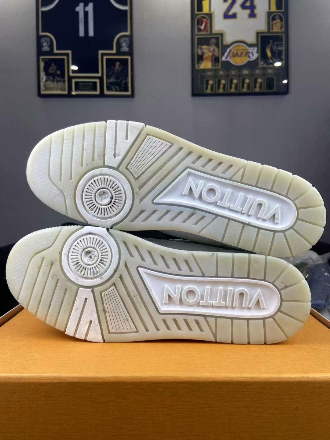 Louis Vuitton Louis Vuitton Training White Lowtop Sneakers 9.5 Men Size US 9.5 / EU 42-43 - 5 Thumbnail