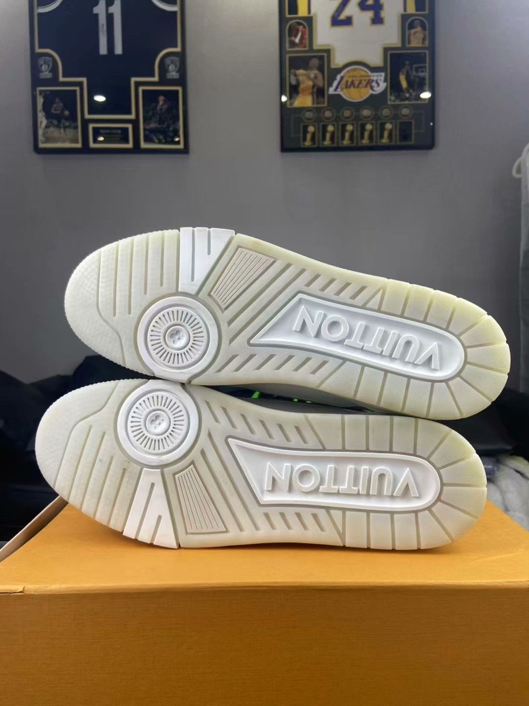 Louis Vuitton Louis Vuitton Training White Lowtop Sneakers 11 Men Size US 11 / EU 44 - 5 Thumbnail