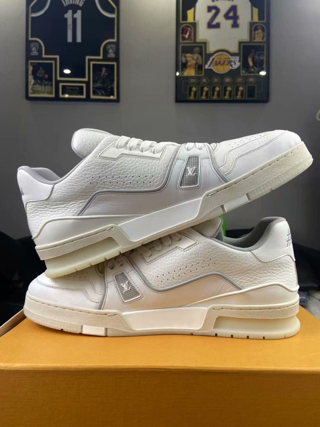 Louis Vuitton Louis Vuitton Training White Lowtop Sneakers 11 Men Size US 11 / EU 44 - 6 Thumbnail