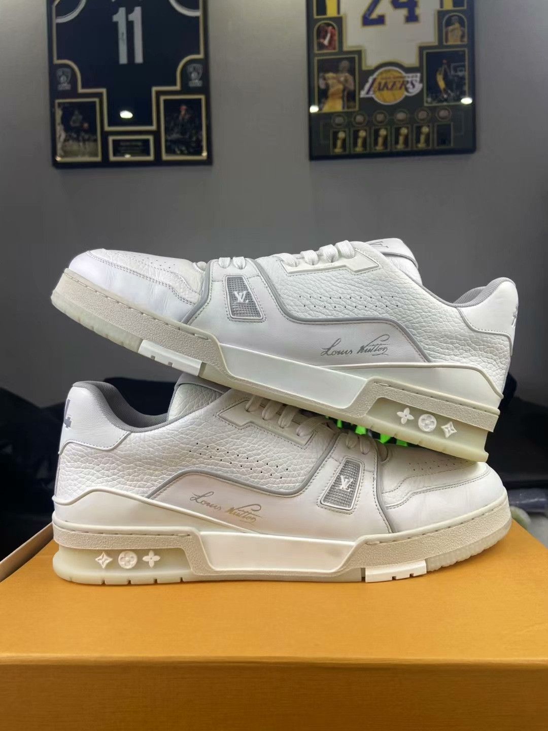 Louis Vuitton Louis Vuitton Training White Lowtop Sneakers 11 Men Size US 11 / EU 44 - 7 Thumbnail