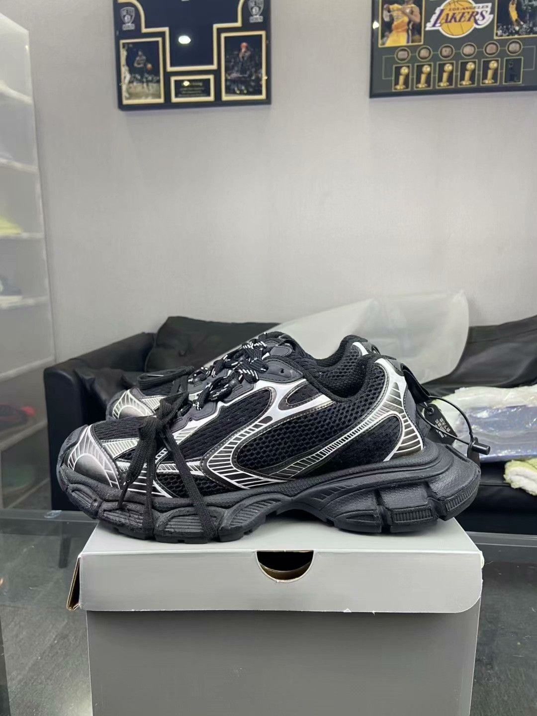 Balenciaga Balenciaga Silver Hitop Sneakers 10.5 Men Size US 10.5 / EU 43-44 - 8 Thumbnail