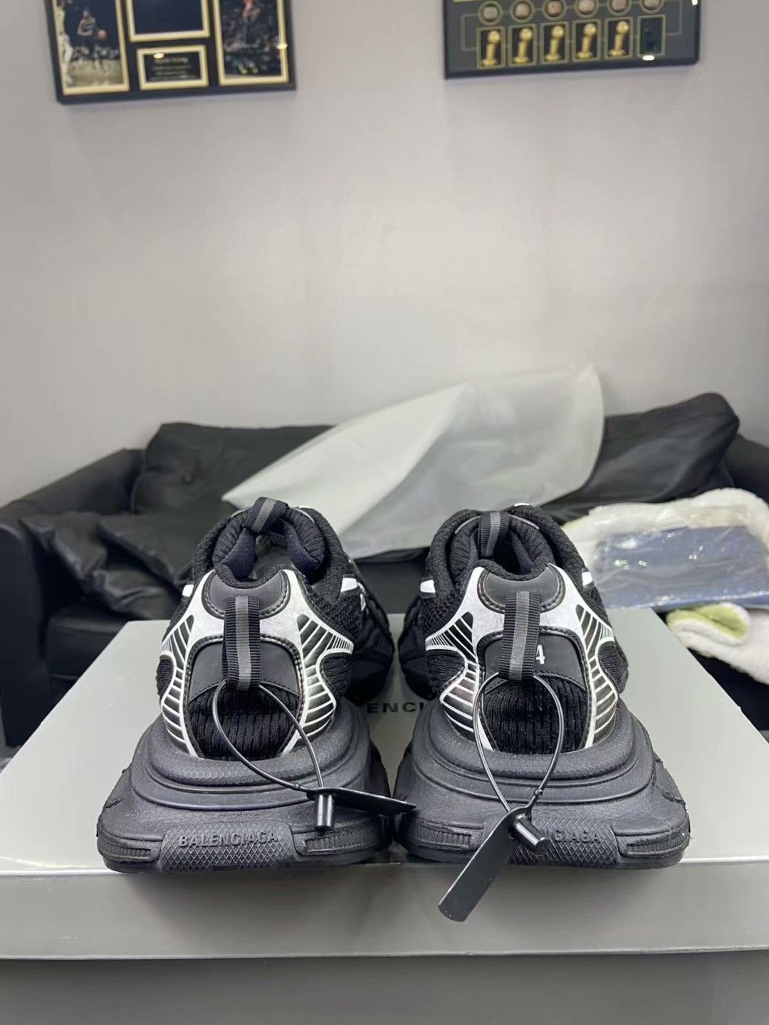 Balenciaga Balenciaga Silver Hitop Sneakers 10.5 Men Size US 10.5 / EU 43-44 - 4 Thumbnail