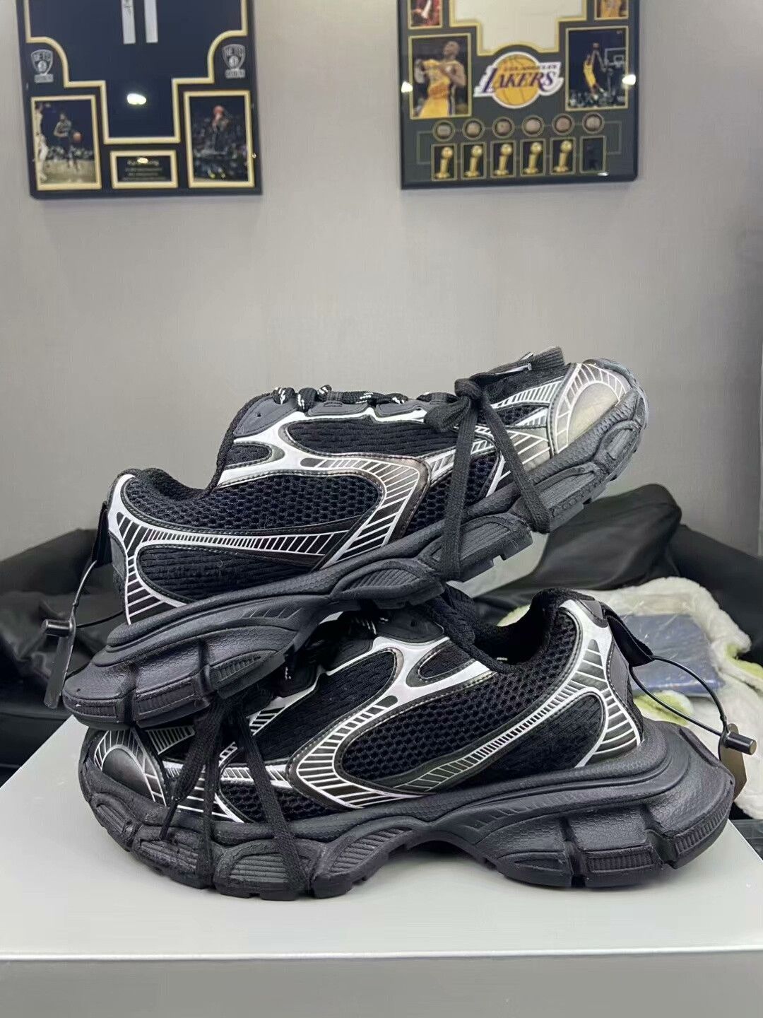 Balenciaga Balenciaga Silver Hitop Sneakers 10.5 Men Size US 10.5 / EU 43-44 - 7 Thumbnail