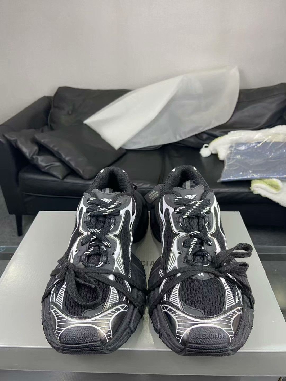Balenciaga Balenciaga Silver Hitop Sneakers 10.5 Men Size US 10.5 / EU 43-44 - 2 Thumbnail