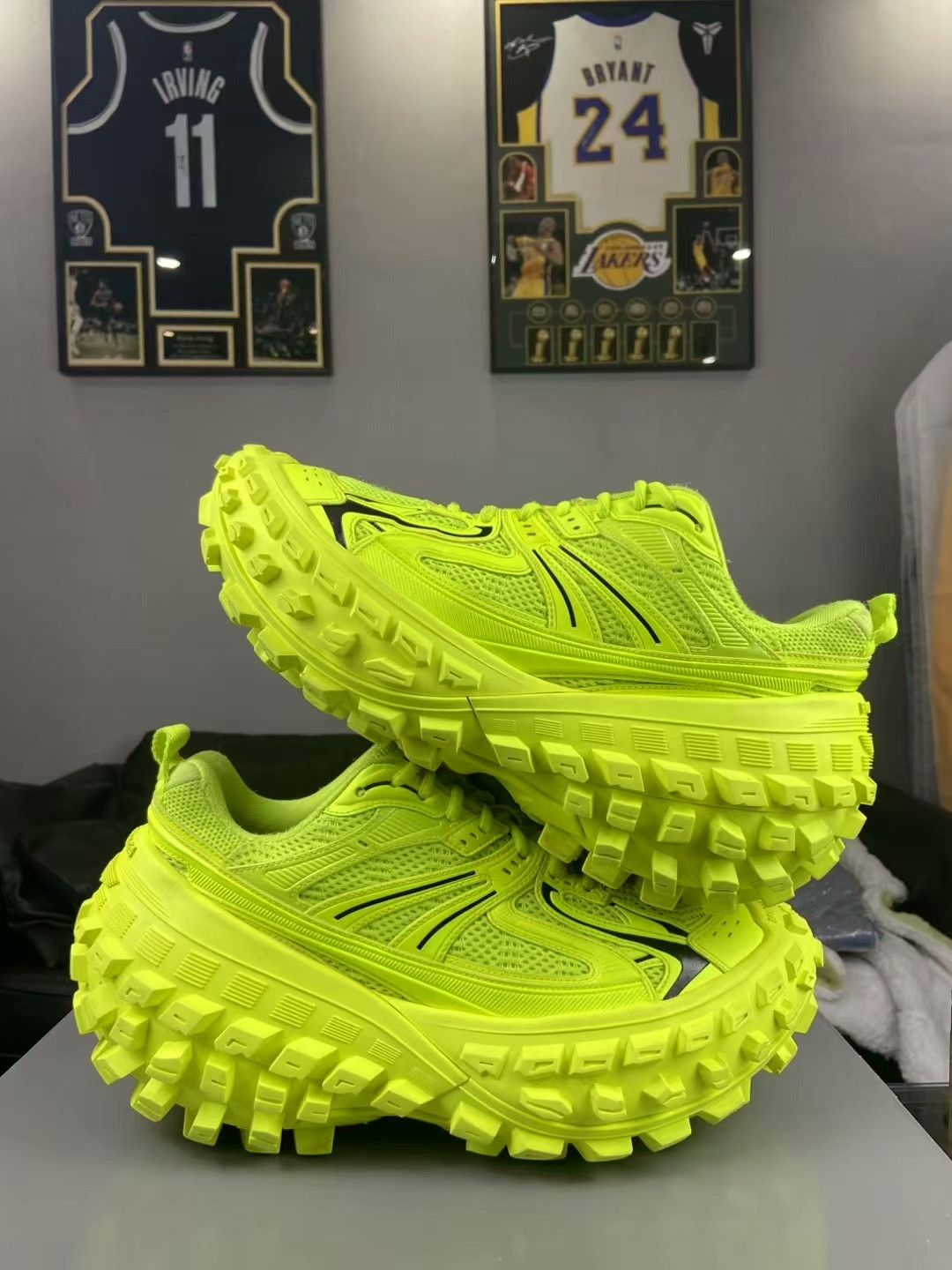 Balenciaga Balenciaga Green Lowtop Sneakers 10 Men Size US 10 / EU 43 - 7 Thumbnail