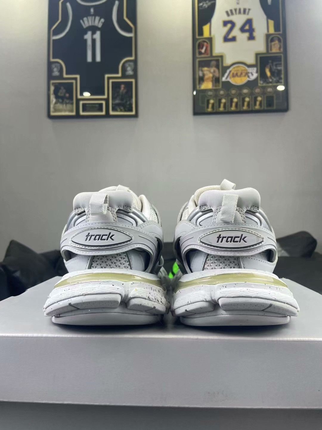 Balenciaga Balenciaga Silver Lowtop Sneakers us_8-5 Women Size US 8.5 / IT 38.5 - 4 Thumbnail