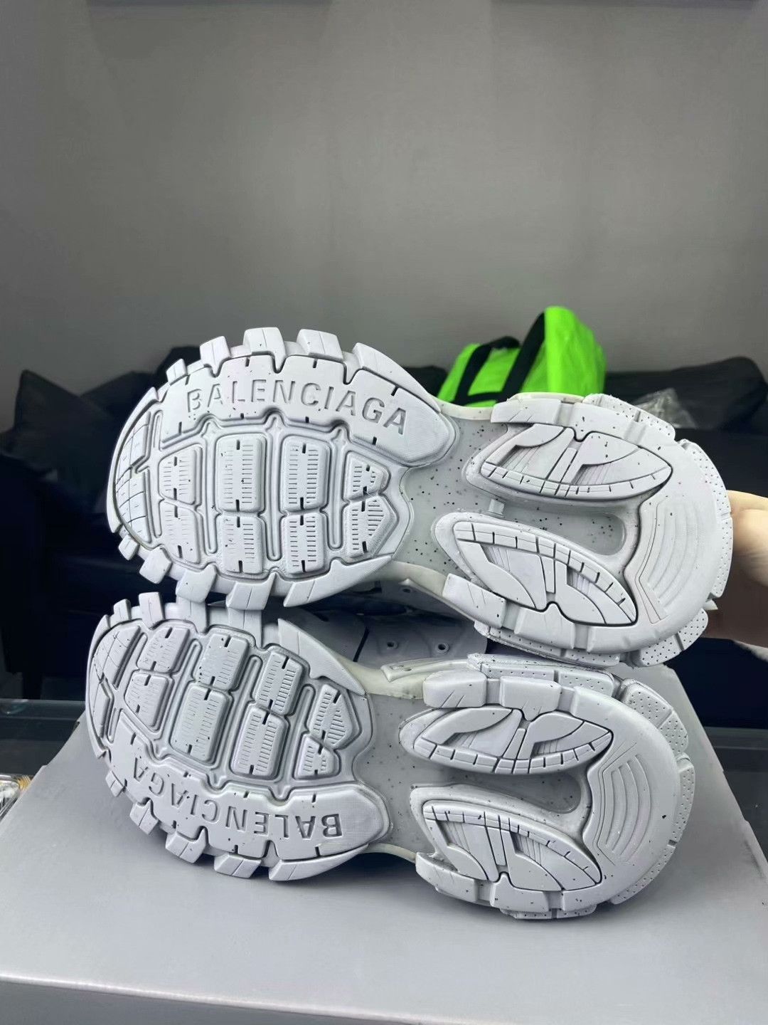 Balenciaga Balenciaga Silver Lowtop Sneakers us_8-5 Women Size US 8.5 / IT 38.5 - 5 Thumbnail