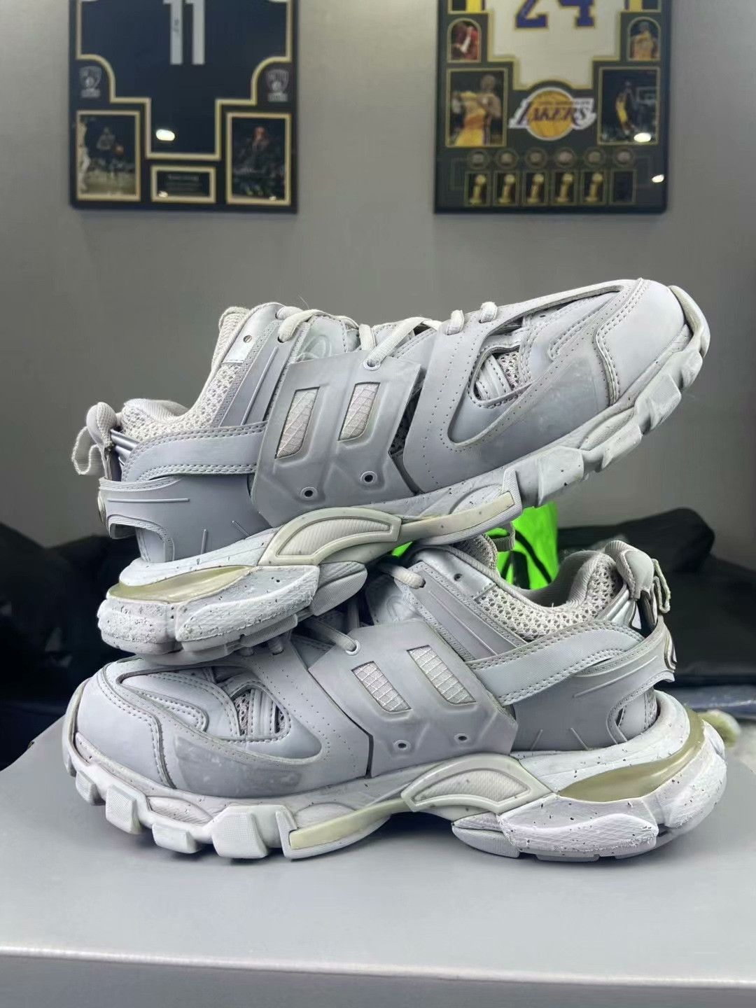Balenciaga Balenciaga Silver Lowtop Sneakers us_8-5 Women Size US 8.5 / IT 38.5 - 6 Thumbnail
